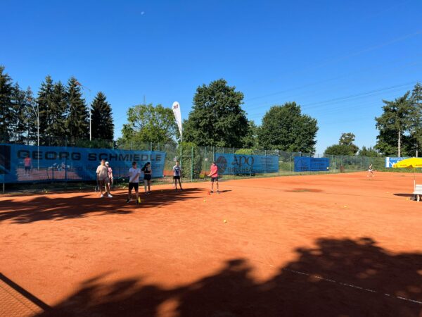 Heisenberg Gymnasium zu Gast bei der DJK Bruchsal Tennisabteilung