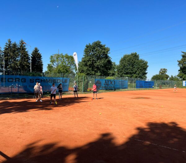 Heisenberg Gymnasium zu Gast bei der DJK Bruchsal Tennisabteilung