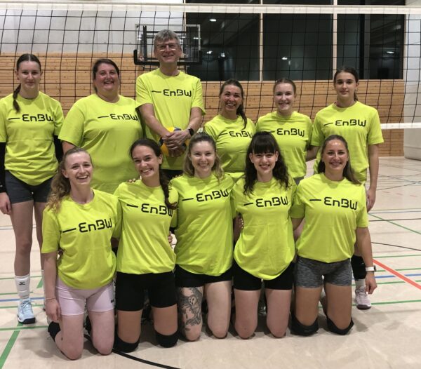 Energiegeladen und umweltbewusst: EnBW unterstützt SG DJK TSG Bruchsal mit neuen Volleyball-Trikots