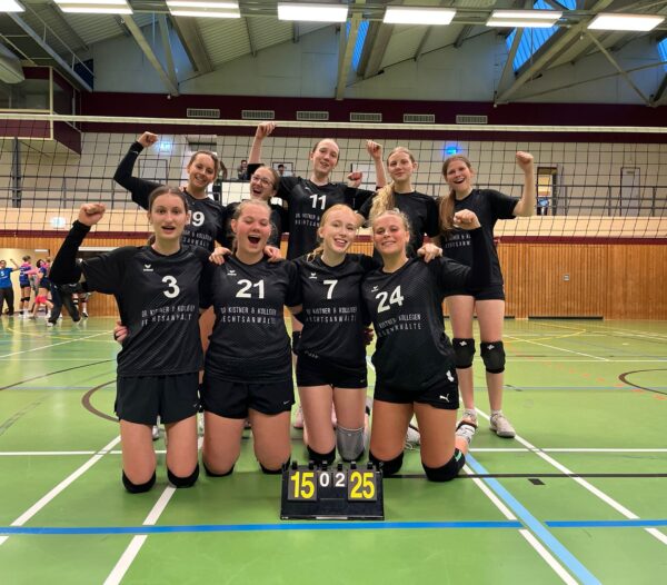Volleyballerinnen der U18 SG DJK/TSG Bruchsal kommen mit dem 1.Platz der Bezirksliga aus Kleinsteinbach zurück