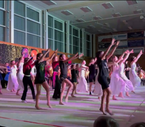 Erfolgreiche Turnschau der Abteilung Kinderturnen unter dem Motto „Die verlorenen Farben“