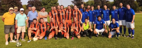 Gruppenbild DJK AH und KSC AH auf Fußballplatz